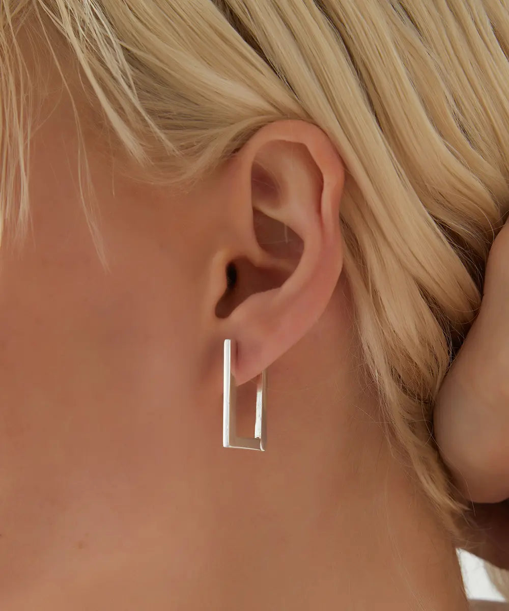 Dikdörtgen Tasarımlı Gümüş Küpe