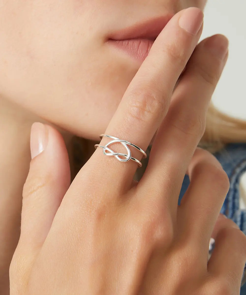 Minimal Kalp Detaylı Gümüş Yüzük