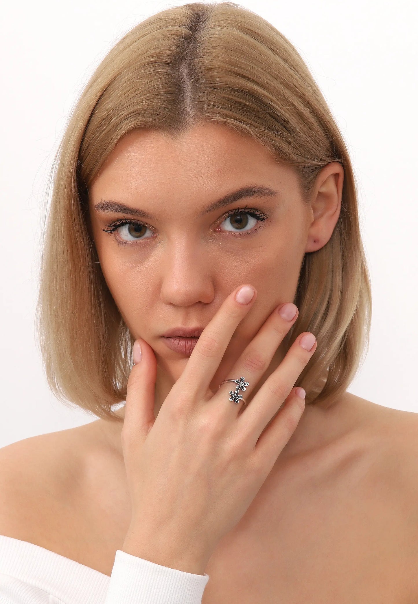 Çiçek Motifli Gümüş Yüzük