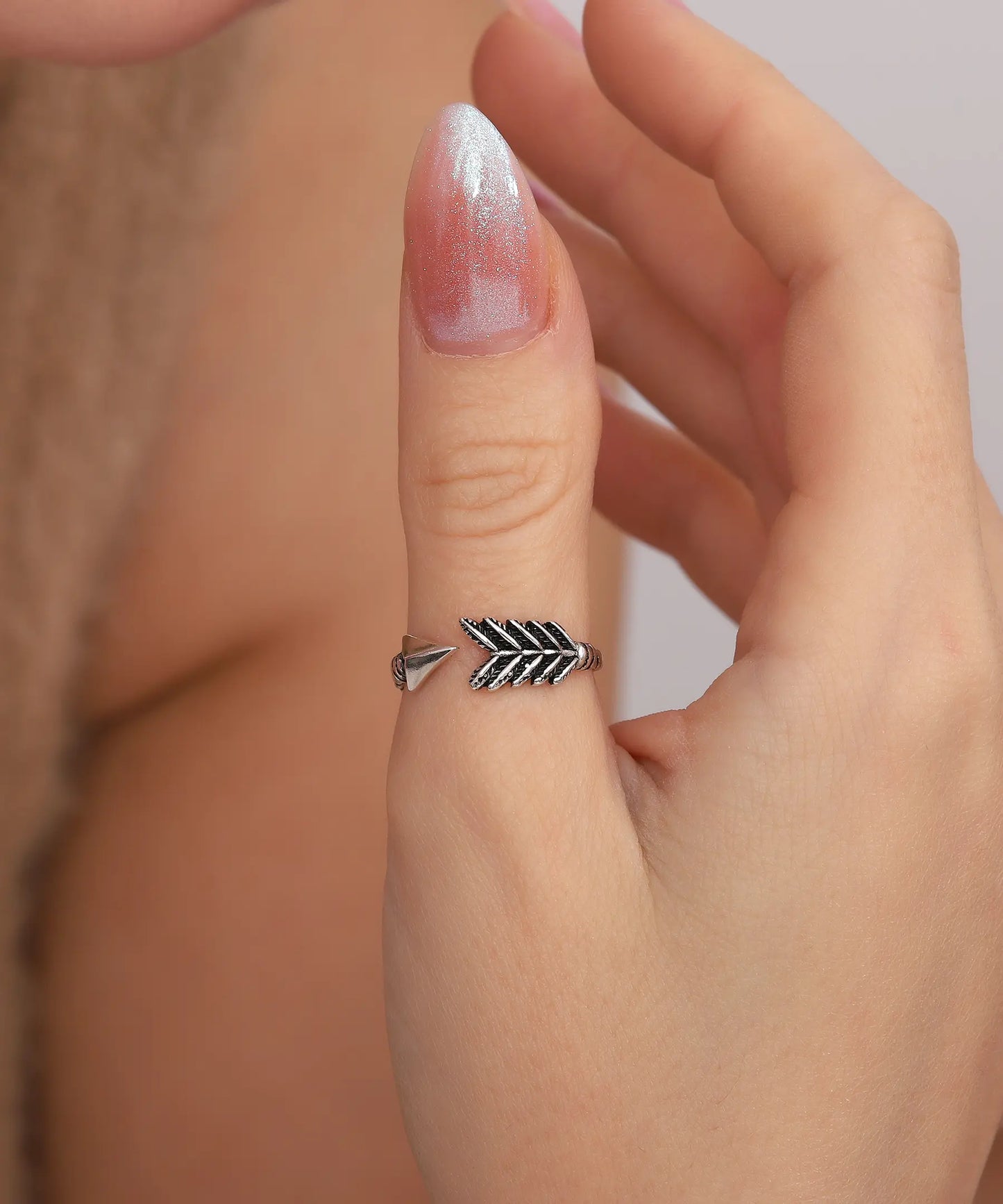 Ok Motifli Burgulu Gümüş Yüzük