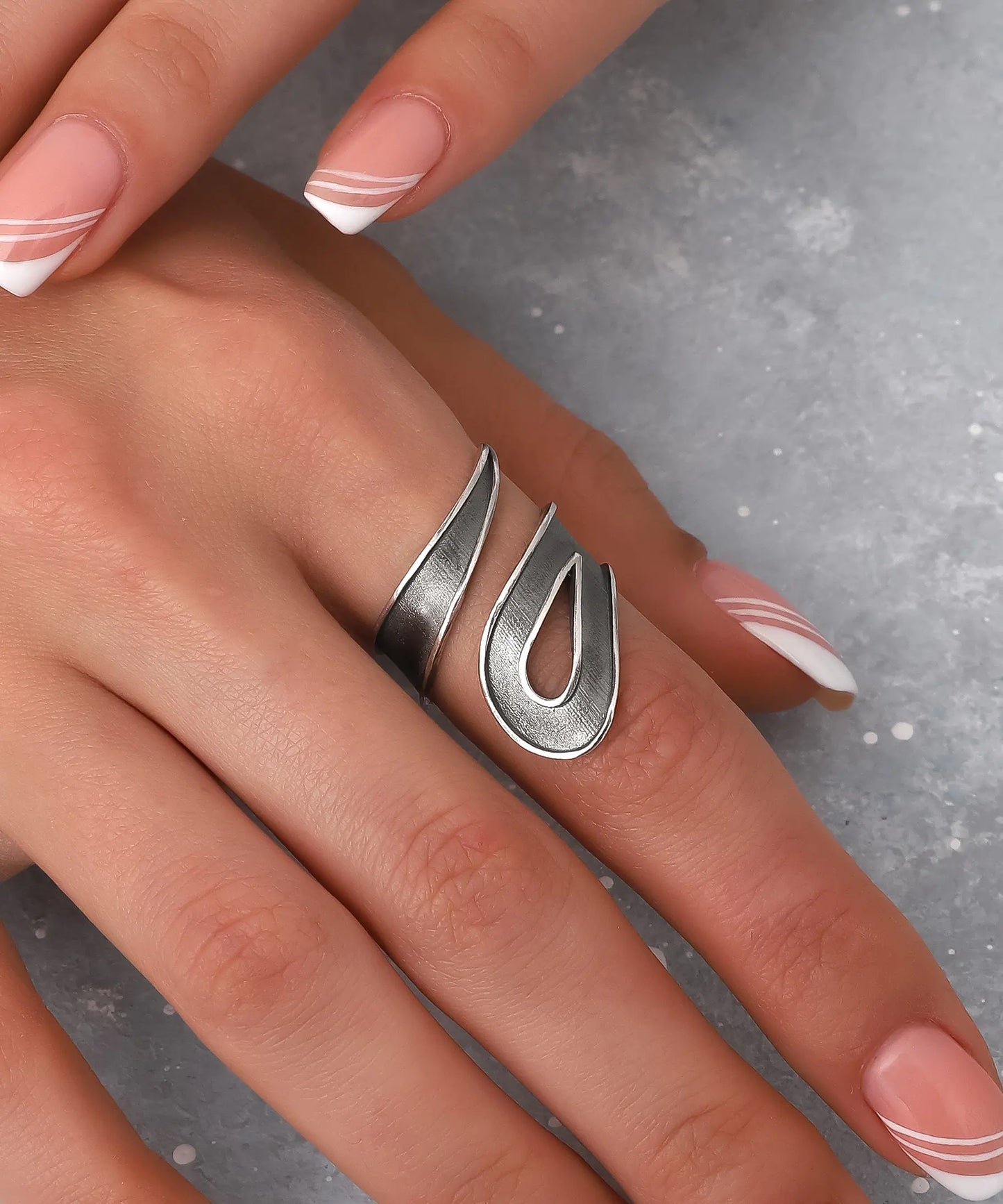 Modern Su Damlası Tasarımlı Gümüş Yüzük