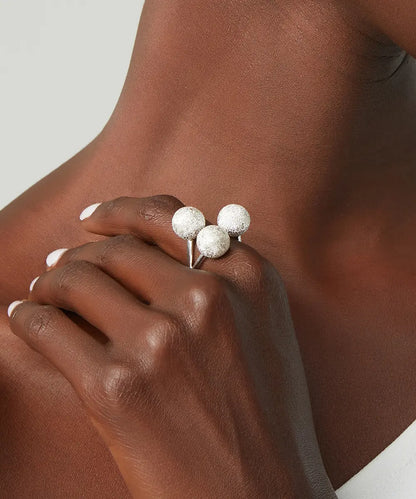 Işıltı Detaylı Gümüş Top Yüzük