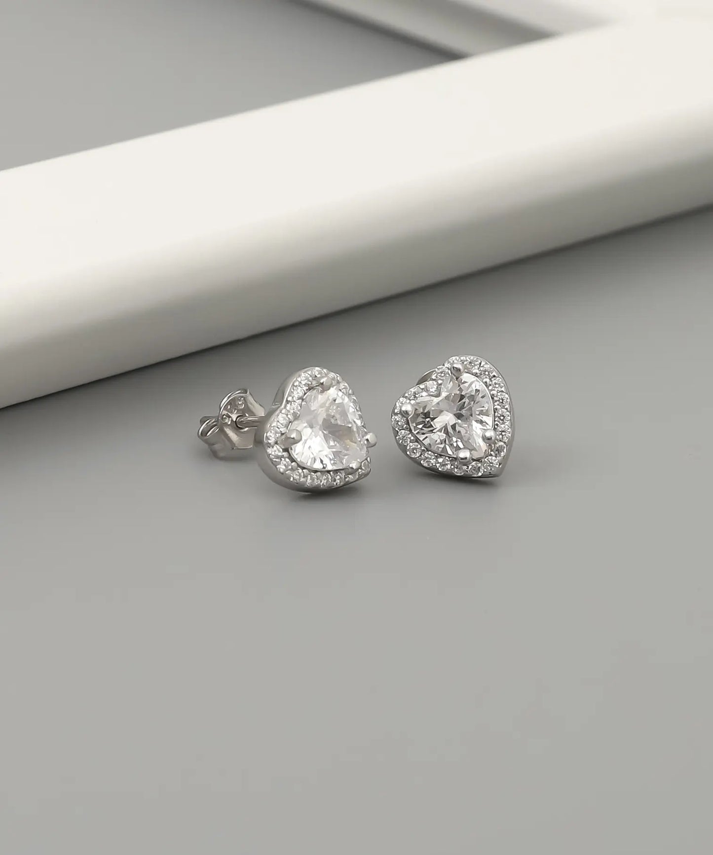 Minimal Taşlı Tasarım Gümüş Kalp Küpe