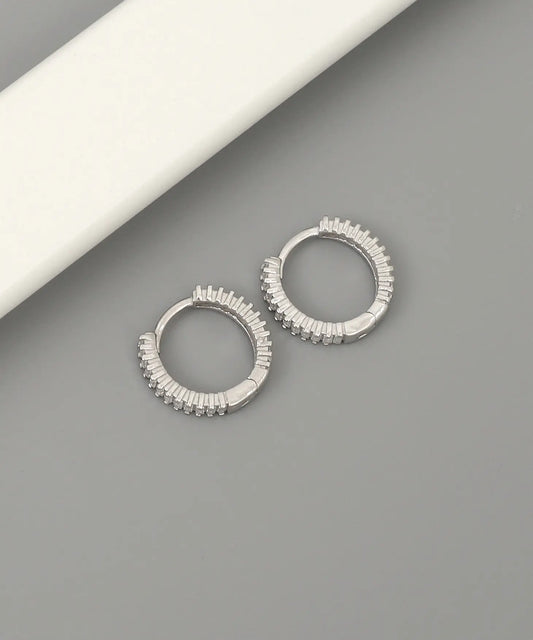 Minimal Taş Detaylı Gümüş Halka Küpe