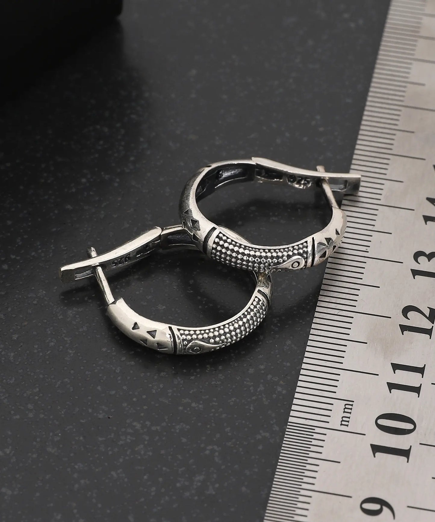 Kadın Desenli Halka Küpe