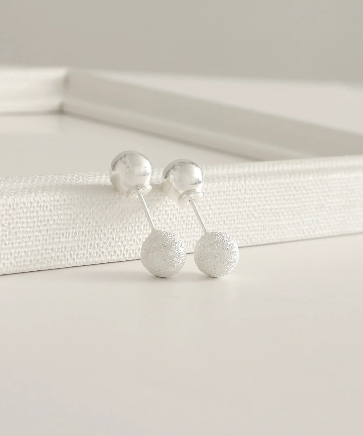 Gümüş Çift Taraflı Top Küpe