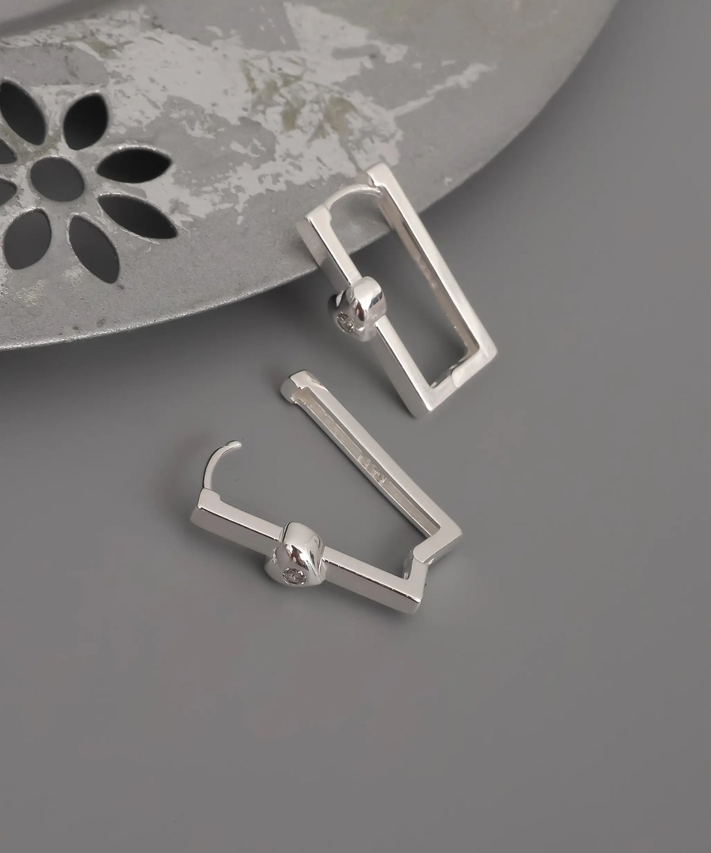 Kadın Geometrik Kalpli Gümüş Küpe